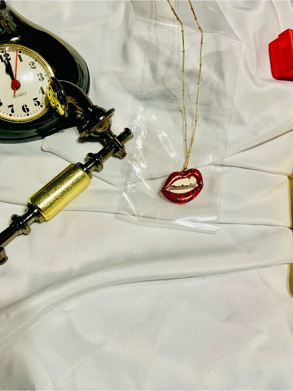 Red Lip Pendant Necklace - Women Jewelry - Picture 4 of 6
